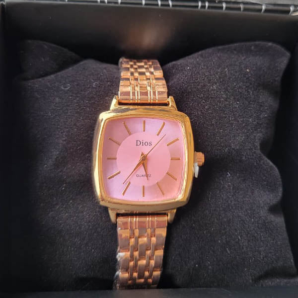 tylish Gold-Plated Quartz Watch with Square Pink Dial and Mesh Bracelet