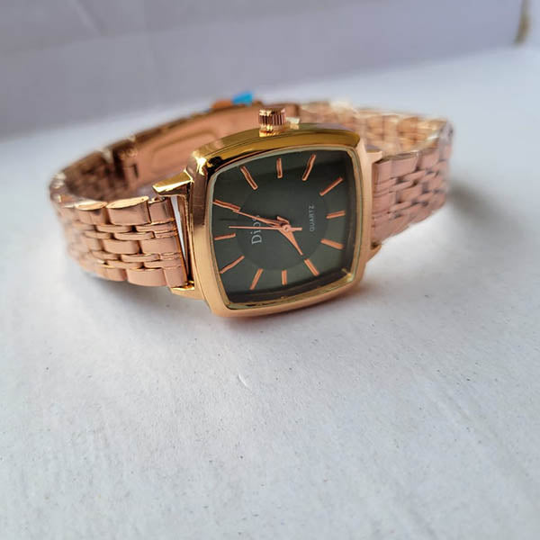 Elegant Gold-Plated Quartz Watch with Square Dial and Mesh Bracelet