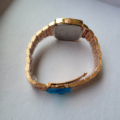 Elegant Gold-Plated Quartz Watch with Square Dial and Mesh Bracelet