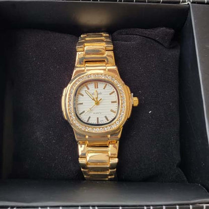 Elegant Gold Quartz Watch with Diamond Accents – Stylish & Timeless Design for Women
