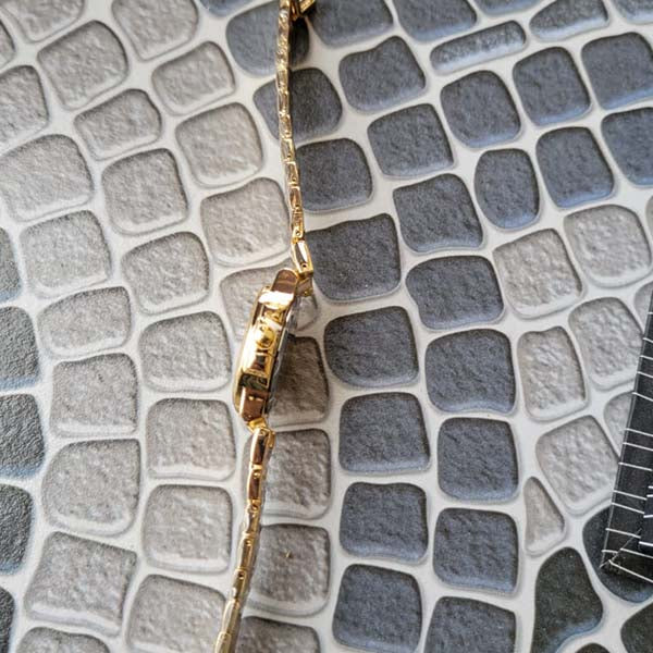 Elegant Gold Quartz Watch with Diamond Accents – Stylish & Timeless Design for Women
