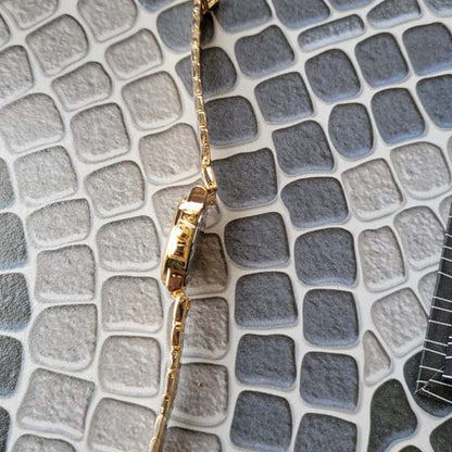 Elegant Gold Quartz Watch with Diamond Accents – Stylish & Timeless Design for Women