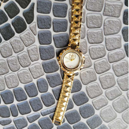 Stylish Gold Quartz Watch with Diamond Accents – Elegant & Modern Design