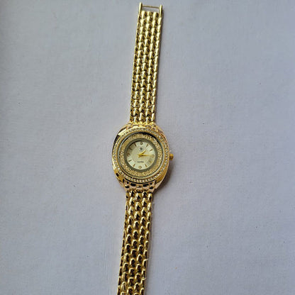 Elegant Gold Crystal-Accented Quartz Watch with Mesh Bracelet