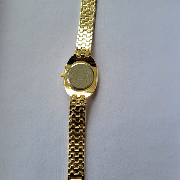 Elegant Gold Crystal-Accented Quartz Watch with Mesh Bracelet