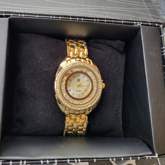Elegant Gold Crystal-Accented Quartz Watch with Mesh Bracelet