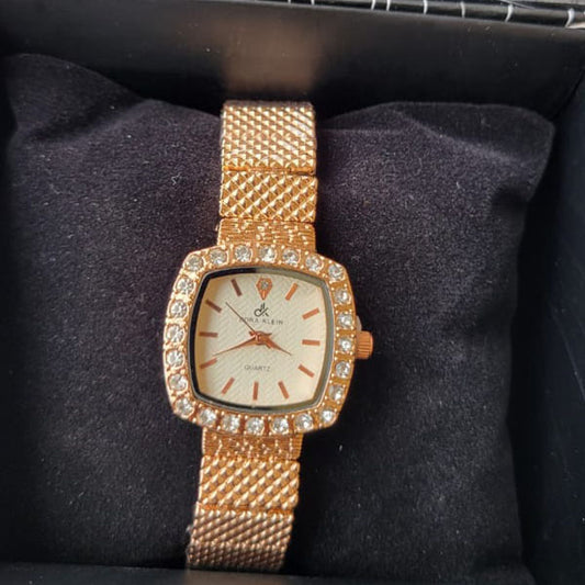 Elegant Rose Gold Ladies Quartz Watch with Crystal Bezel – Luxury Mesh Strap Design