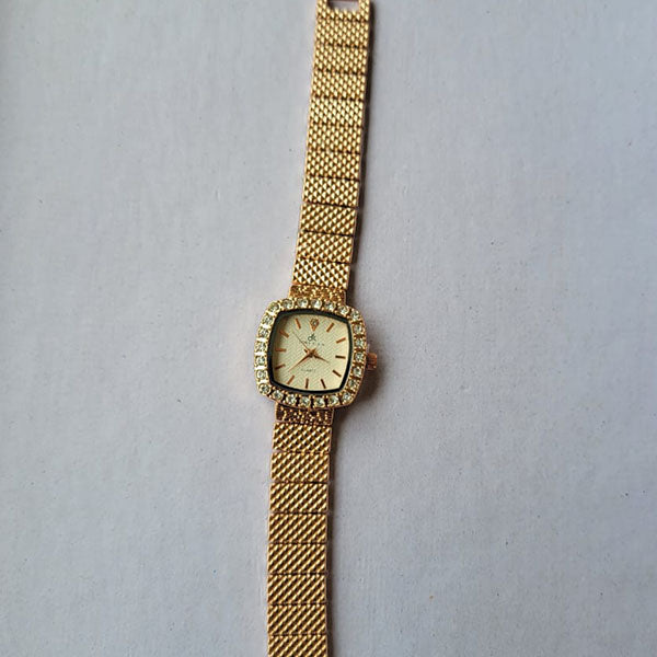 Stylish Rose Gold Quartz Watch with Crystal-Accented Square Dial